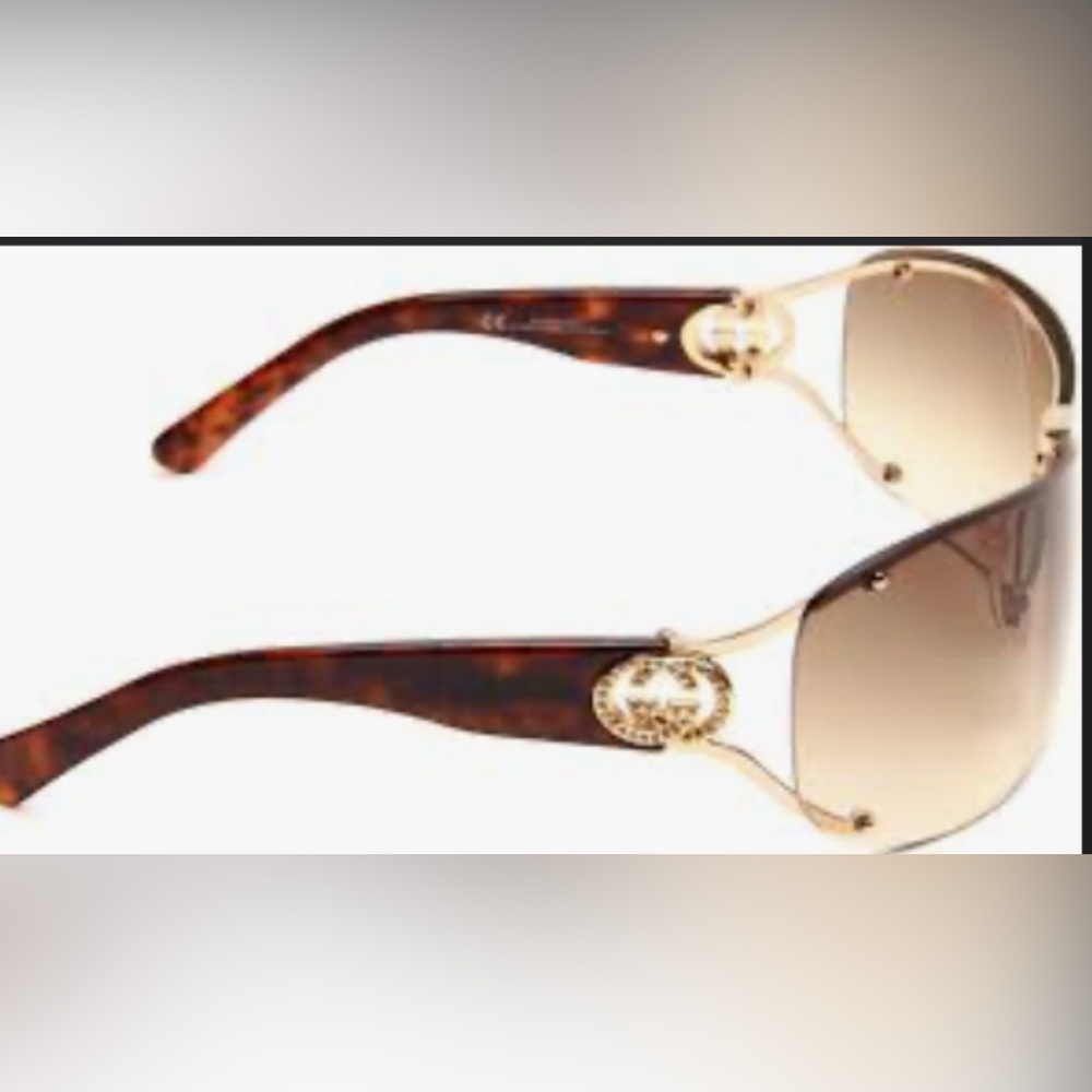 Gucci Elegant Tortoise Shell Sunglasses